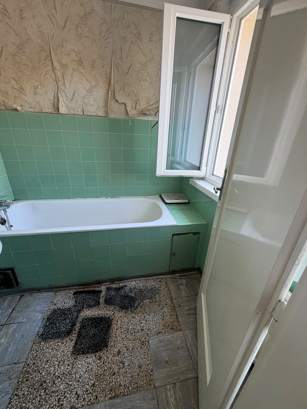 Sauberes Bad nach Grundreinigung und Geruchsneutralisierung – Aufräumservice in Steiermark
